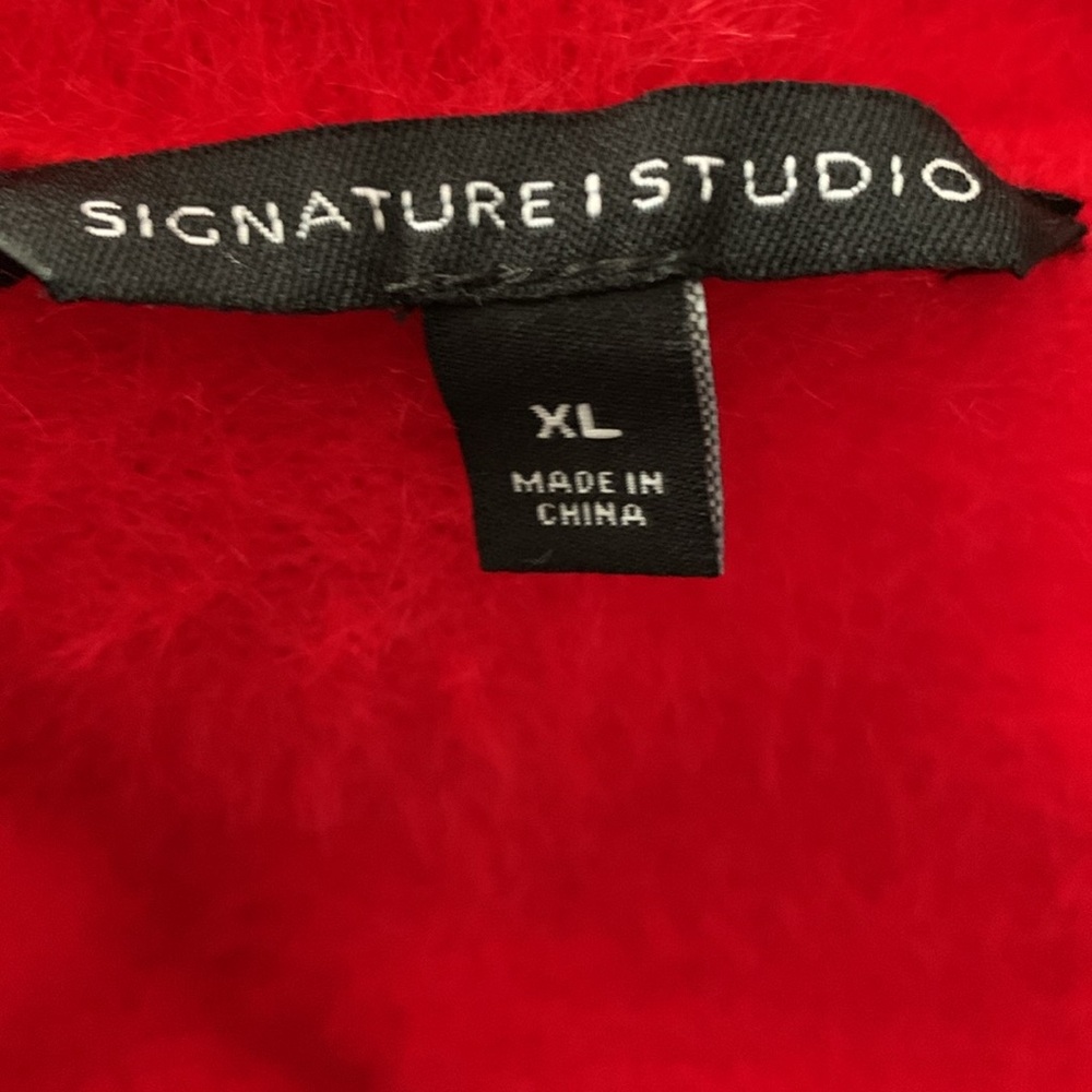 Signature Studio Sweater - Picture 8 of 10